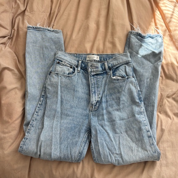 Abercrombie & Fitch Denim - Abercrombie & Fitch 90s ultra high rise Straight Leg Jeans